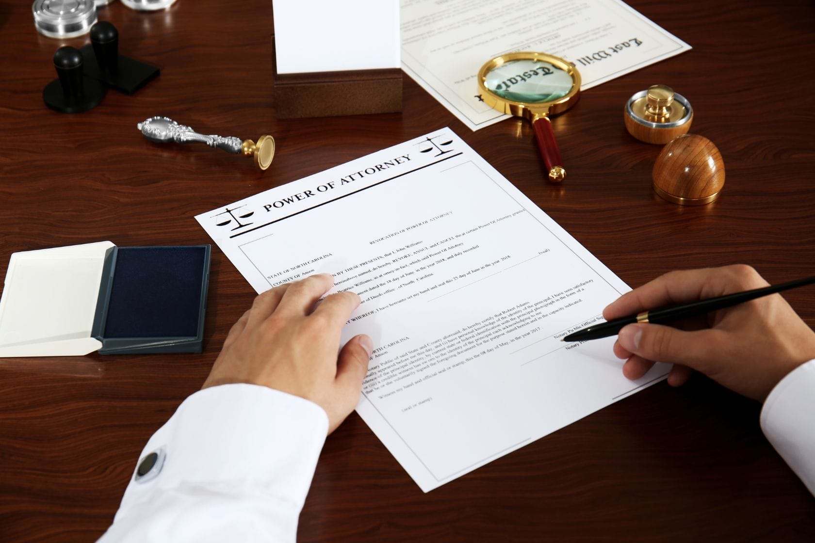 How to Verify a Notary’s Credentials Before Signing Documents